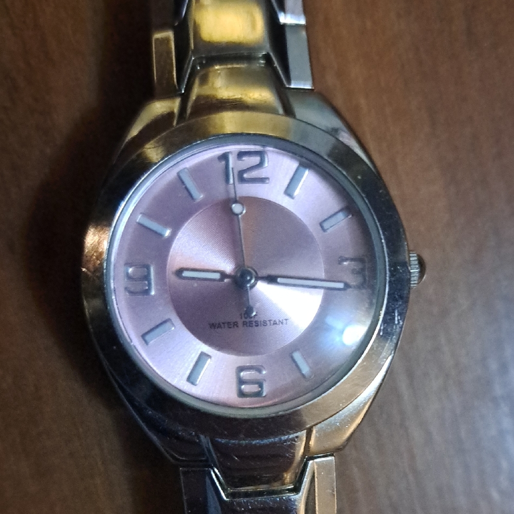 Chic Silver Watch with Pink Face